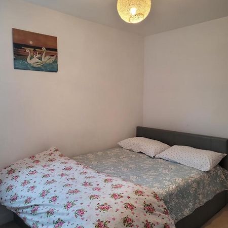 Room Near Heathrow Airport Hillingdon Exterior foto